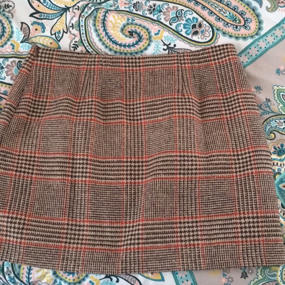 Houndstooth mini skirt! NEVER WORN - Picture 4 of 4